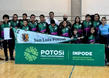 ABANDERA ESTADO A REPRESENTANTES DE SLP EN PARANACIONALES 2024