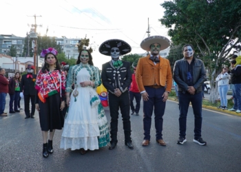 MONUMENTAL DESFILE DE XANTOLO EN TU CIUDAD CONQUISTA A POTOSINOS Y VISITANTES