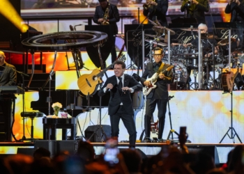 LUIS MIGUEL ENCIENDE LA ARENA POTOSÍ CON SUS MÁS GRANDES ÉXITOS