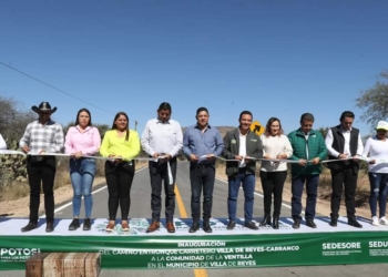 VILLARREYENSES AGRADECEN A RICARDO GALLARDO POR OBRA CARRETERA