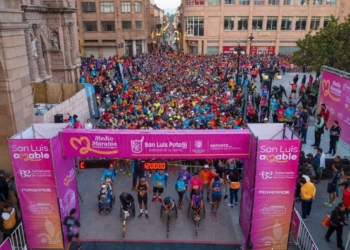 Más de 12 mil atletas recorren la ciudad, en el Medio Maratón de San Luis Capital