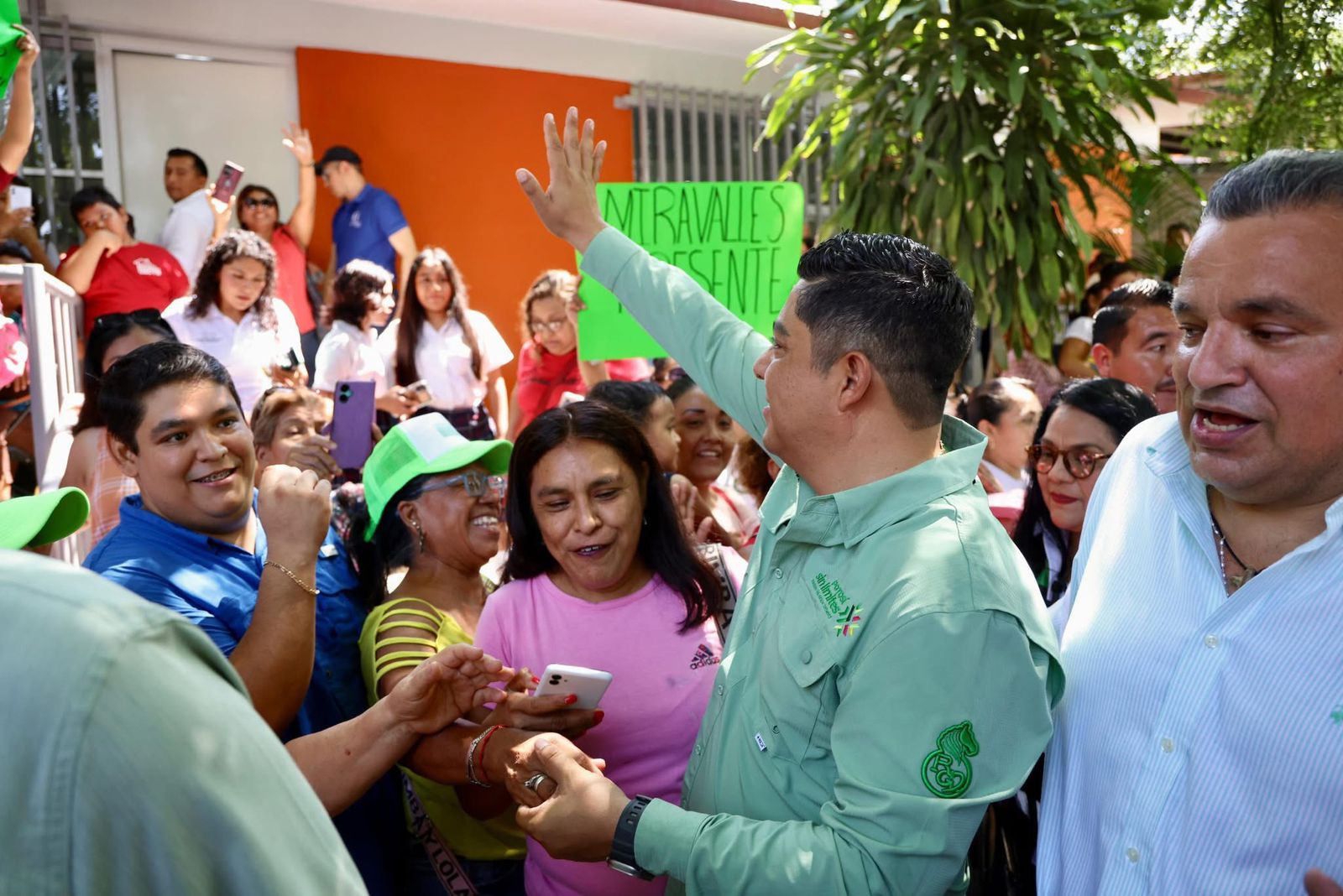 POTOSINOS RESPALDAN A RICARDO GALLARDO CARDONA