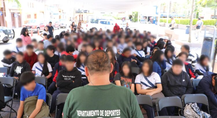 GOBIERNO ESTATAL LLEVA FERIA DE SEGURIDAD A AHUALULCO