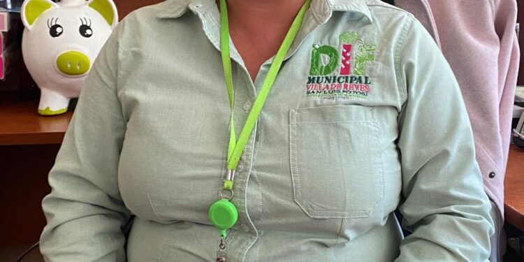 NIÑOS DE VILLA DE REYES RECIBEN DELFINOTERAPIA CON APOYO DEL DIF