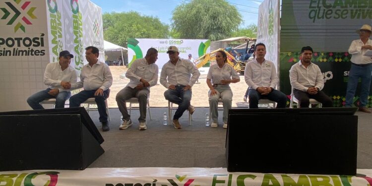 ISMAEL HERNÁNDEZ Y RICARDO GALLARDO FESTEJAN A LA NIÑEZ E INICIAN OBRAS EN VILLA DE REYES