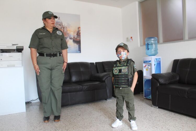 GOBIERNO ESTATAL CUMPLE EL SUEÑO DE EDWIN ALEJANDRO COMO POLICÍA HONORARIO