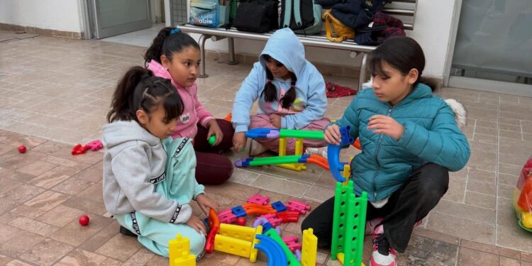 Más de 400 niñas y niños participan en el Viernes de Recreo y Aprendizaje del Gobierno de la Capital