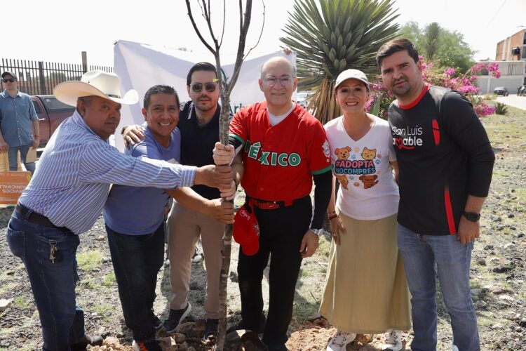 Anuncia Enrique Galindo obras de agua potable y drenaje para Tierra Blanca
