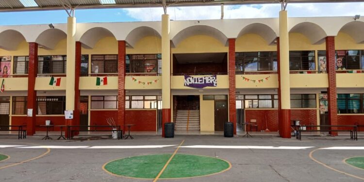 ALCALDE DE VILLA DE REYES RENUEVA ESPACIOS EDUCATIVOS PARA BRINDAR MEJORES CONDICIONES A ESTUDIANTES