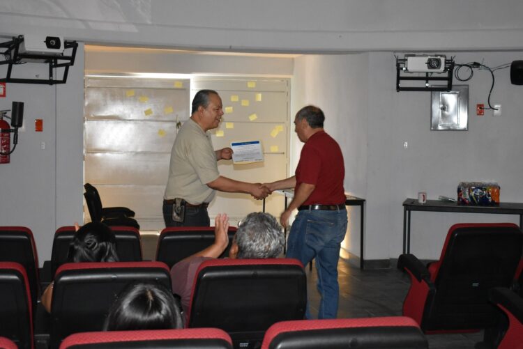 IMPARTEN CONFERENCIA “UNA VIDA HACIENDO DIVULGACIÓN DE LA CIENCIA”