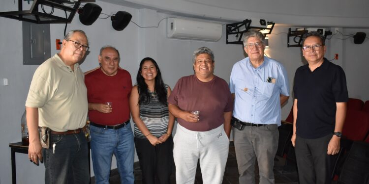 IMPARTEN CONFERENCIA “UNA VIDA HACIENDO DIVULGACIÓN DE LA CIENCIA”
