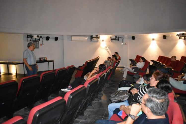 IMPARTEN CONFERENCIA “UNA VIDA HACIENDO DIVULGACIÓN DE LA CIENCIA”