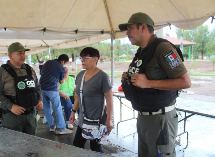 FERIA DE SEGURIDAD ACERCA SERVICIOS PREVENTIVOS A FAMILIAS DE SOLEDAD DE GRACIANO SÁNCHEZ
