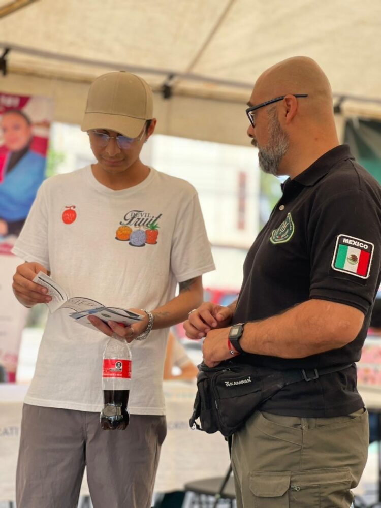 FERIA DE SEGURIDAD ACERCA SERVICIOS PREVENTIVOS A FAMILIAS DE SOLEDAD DE GRACIANO SÁNCHEZ