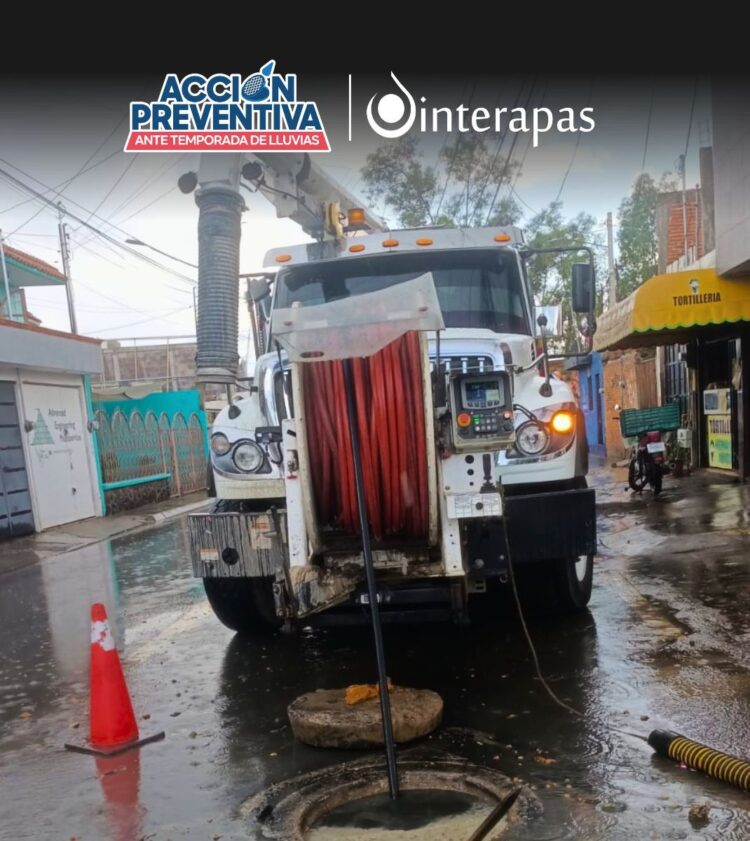 Interapas intensifica limpieza y desazolve de drenajes en zonas norte y sur