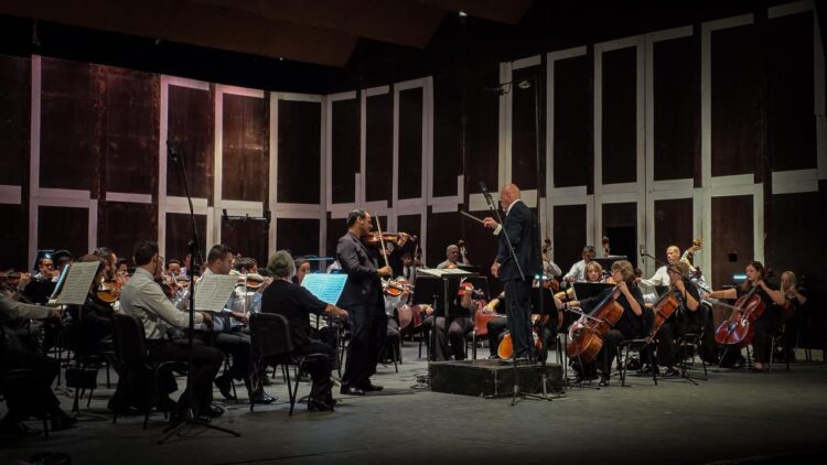 SAN LUIS CONQUISTA AL PÚBLICO CON ORQUESTA SINFÓNICA