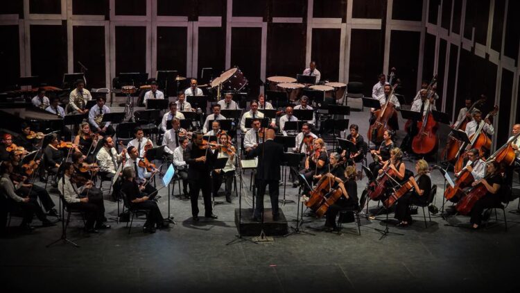 SAN LUIS CONQUISTA AL PÚBLICO CON ORQUESTA SINFÓNICA