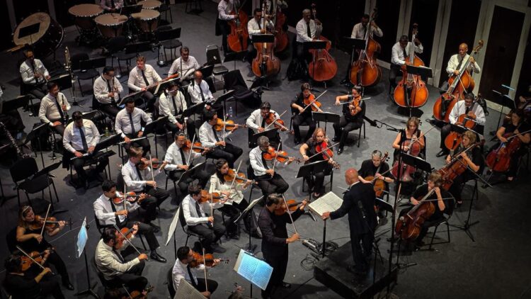 SAN LUIS CONQUISTA AL PÚBLICO CON ORQUESTA SINFÓNICA