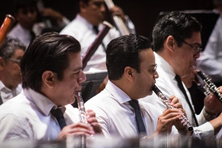 SAN LUIS CONQUISTA AL PÚBLICO CON ORQUESTA SINFÓNICA