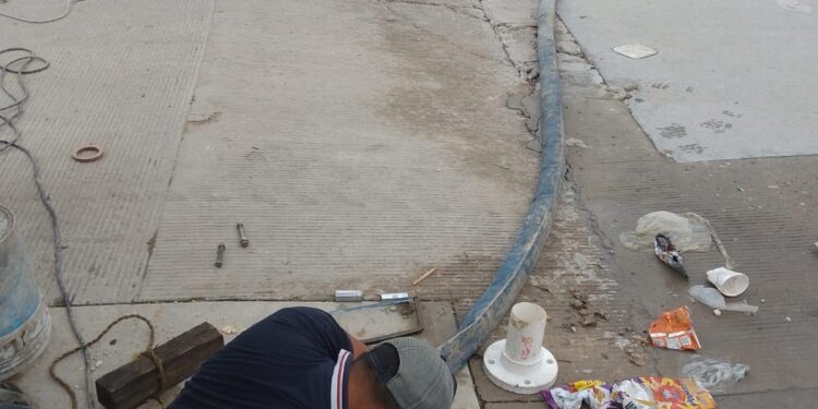 Interapas atiende fuga de agua y normaliza el servicio en la colonia Terremoto