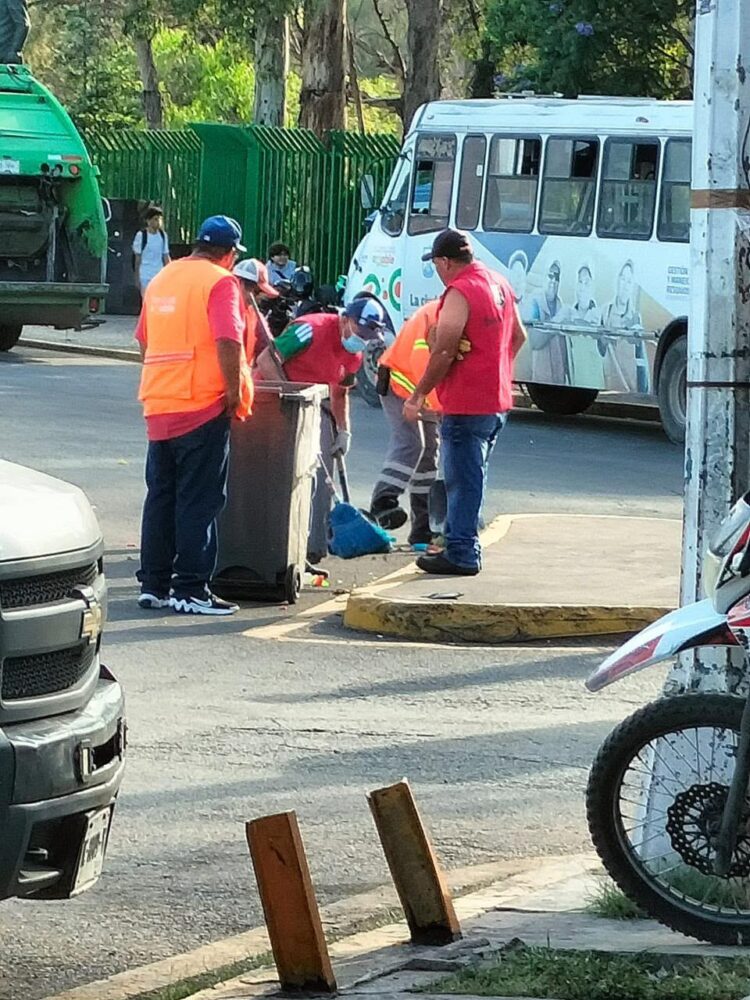Gobierno de la Capital responde de inmediato con limpieza de calles tras festejos por triunfo de México