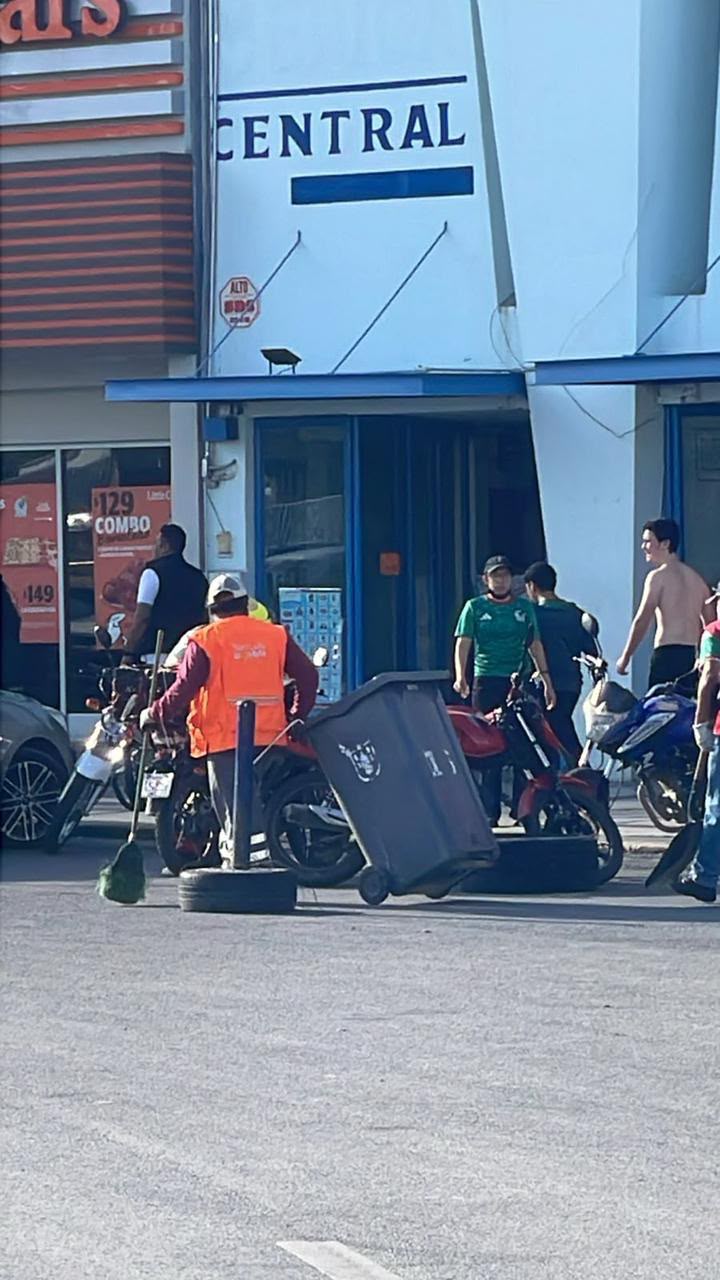 Gobierno de la Capital responde de inmediato con limpieza de calles tras festejos por triunfo de México