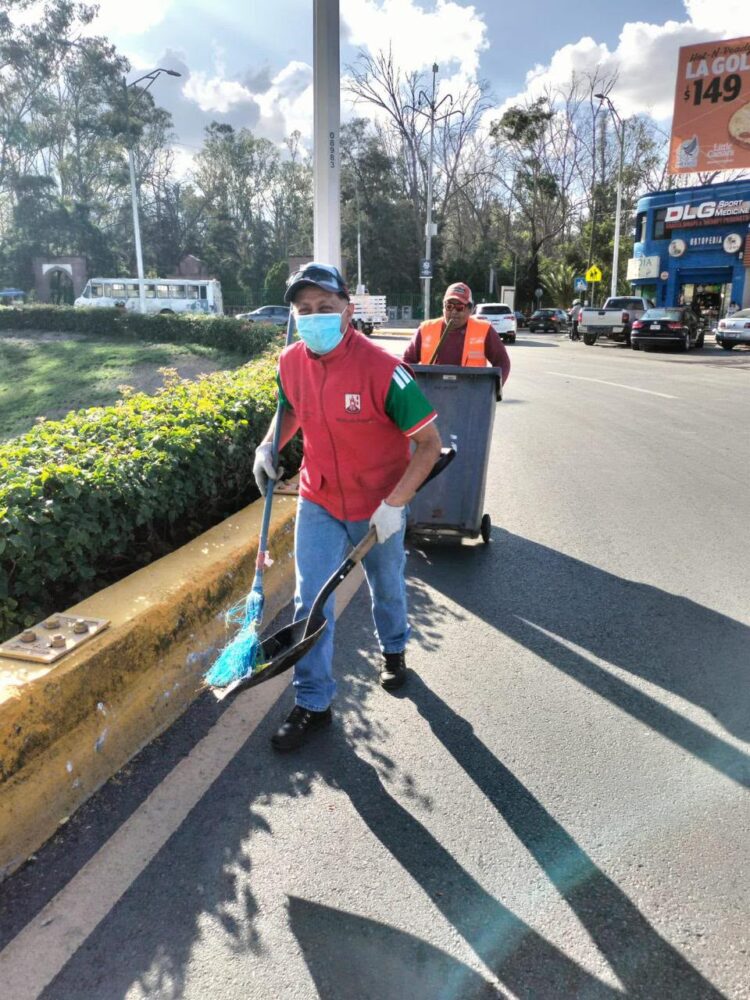 Gobierno de la Capital responde de inmediato con limpieza de calles tras festejos por triunfo de México