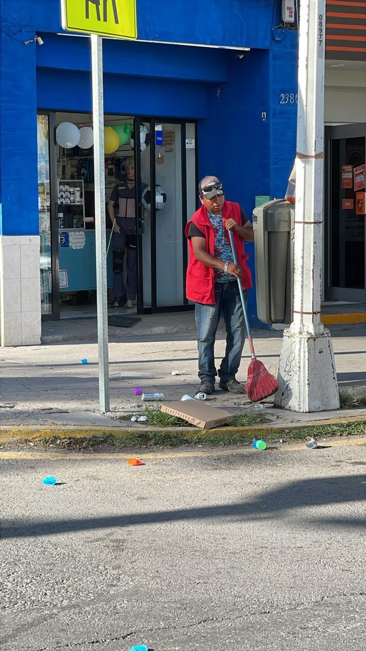 Gobierno de la Capital responde de inmediato con limpieza de calles tras festejos por triunfo de México