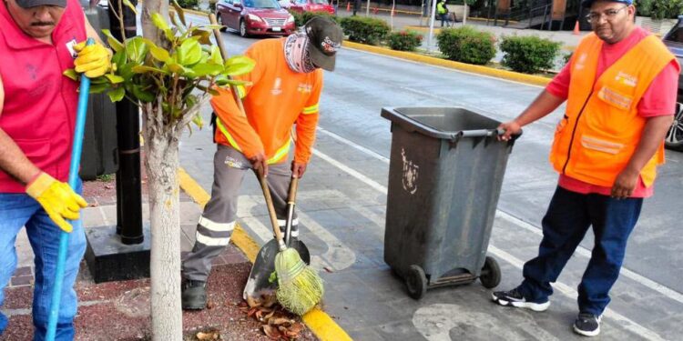 Gobierno de la Capital responde de inmediato con limpieza de calles tras festejos por triunfo de México