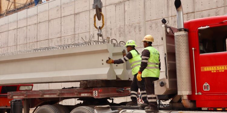MONTAJE DE TRABES ACELERA LA CONSTRUCCIÓN DEL NUEVO PASO A DESNIVEL