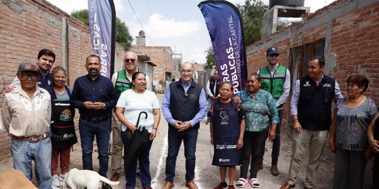 Galindo lleva justicia social y obras a colonias con décadas de rezago