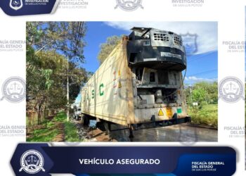 PDI ASEGURA PORTA REMOLQUE CON REPORTE DE ROBO EN LA CAPITAL DE SLP