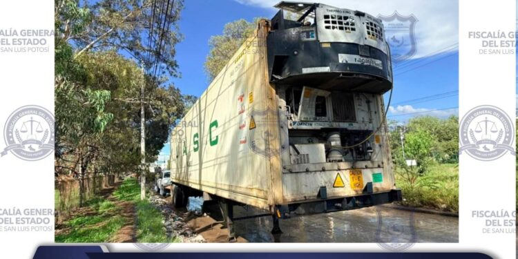 PDI ASEGURA PORTA REMOLQUE CON REPORTE DE ROBO EN LA CAPITAL DE SLP