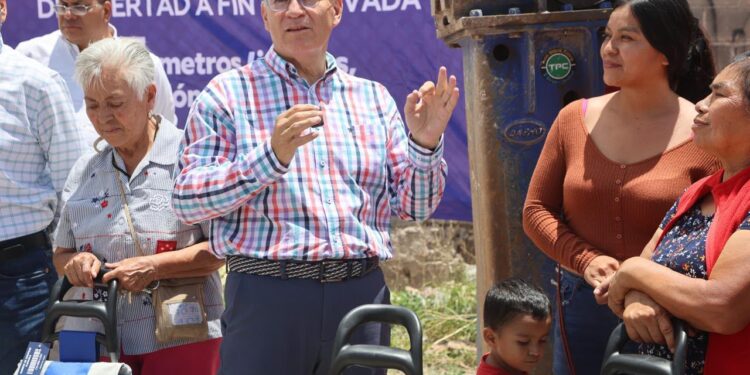 Galindo lleva obras integrales a San Juan de Guadalupe para sacar familias del rezago