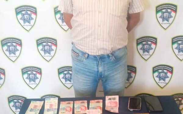 Policía de la Capital detiene a presunto “desplazador” de tarjetas bancarias en el Centro Histórico