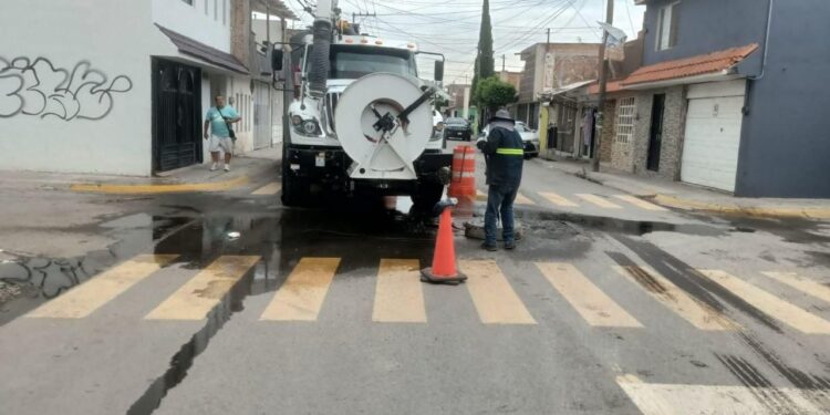 Material de construcción provoca inundación en Aguaje 2000
