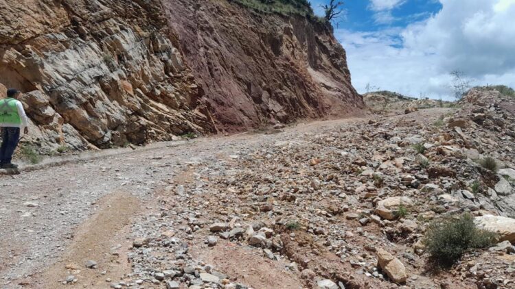 GOBIERNO ESTATAL EVALÚA Y ATIENDE AFECTACIONES POR LLUVIAS EN CAMINOS DEL ALTIPLANO