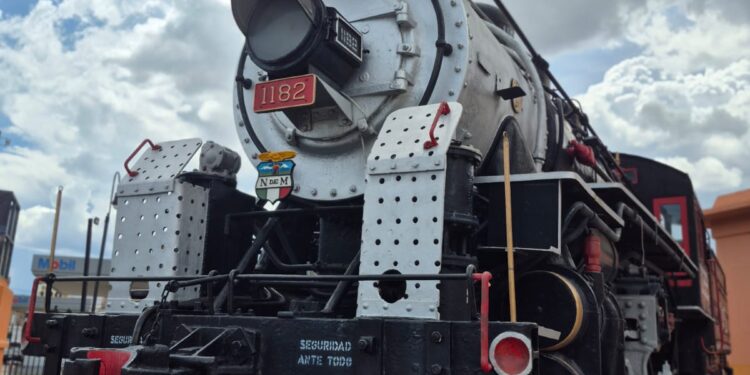 ¡ARMA TU ÁLBUM Y VIVE LA PASIÓN DEL FUTBOL EN EL MUSEO DEL FERROCARRIL!