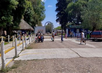 Asistentes al Balneario Gogorrón desafían al COVID-19