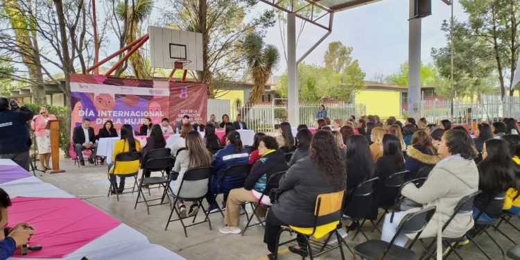 La SNTE conmemora el día  de la mujer