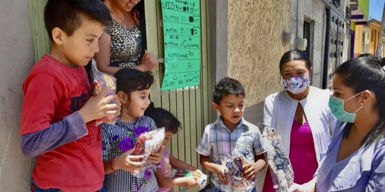 Alcaldesa de Zaragoza no se olvida de los niños en su dia