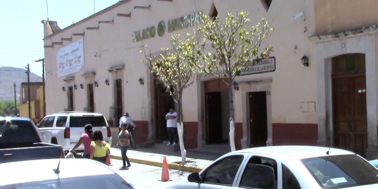 Dir. de CONALEP hace un atento llamado a alumnos de sexto semestre a que entreguen todos sus documentos