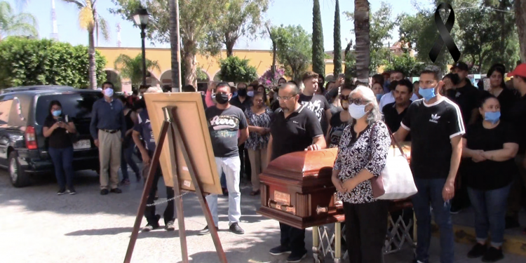 Se realizo homenaje póstumo al profesor Porfirio Mexicano, esto en la plaza principal de Villa de Reyes