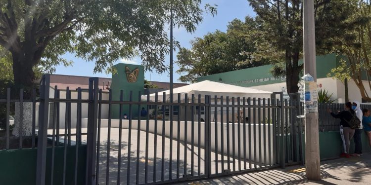 Denuncian supuesto brote de Covid-19 en la clínica 20 de la UMF del IMSS en Villa de Reyes
