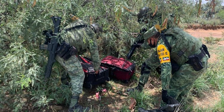 Tropas militares aseguran armas y cartuchosen Salinas de Hidalgo, S.L.P.