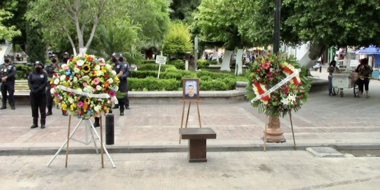 Sanmariences despiden a policía que perdió la vida frente al COVID-19