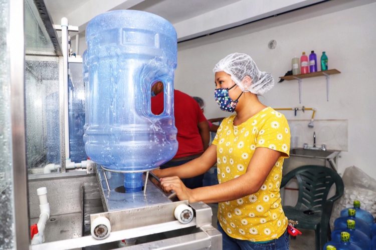 Agua de botellón gratis para habitantes de la cabecera de Villa de Reyes
