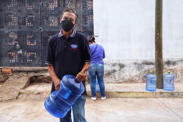 Agua de botellón gratis para habitantes de la cabecera de Villa de Reyes