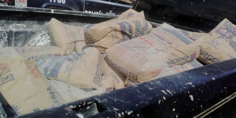 Detienen a menor por robo de cemento a tren en Villa de Reyes