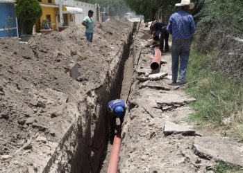 EL DEPARTAMENTO DE AGUA POTABLE REALIZA OBRAS EN DIFERENTES COMUNIDADES DE VILLA DE REYES